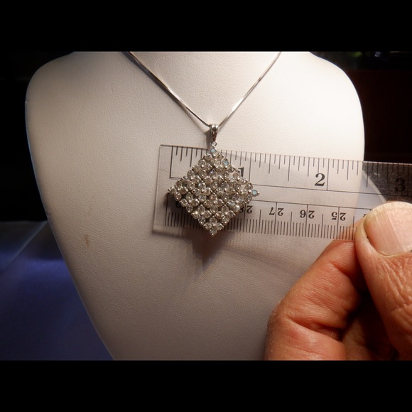 18k  diamond round necklace - Picture 4 of 6